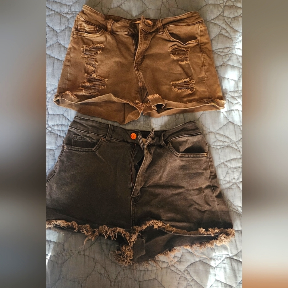 Distressed Jean Shorts  size 7 / 28